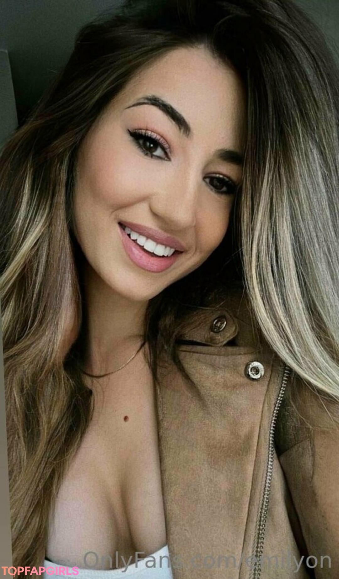 emilyon hot star photo