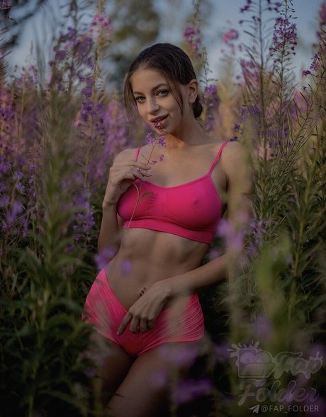 Anna Sazonova model erotic pic