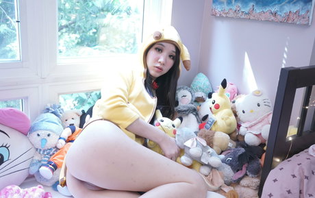 Alizezaide sexy model pic