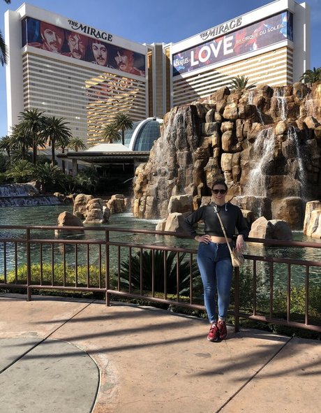 ava austen star top pic