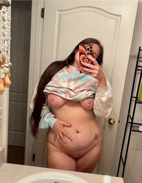 Naughty Mama top model pics