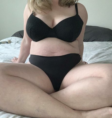 TheeJanessa erotic actress photos