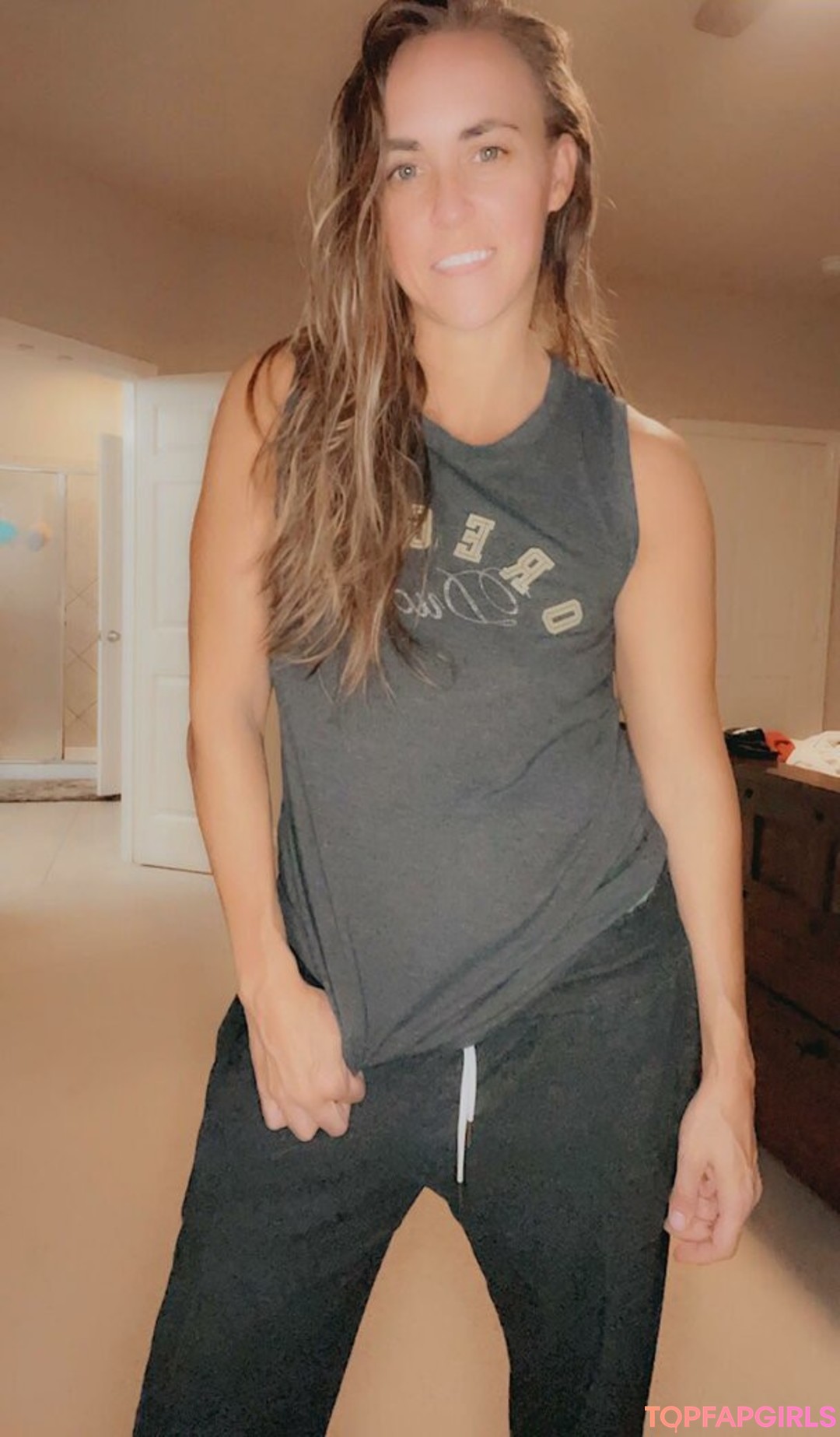 BikiniSquats hot actress pics