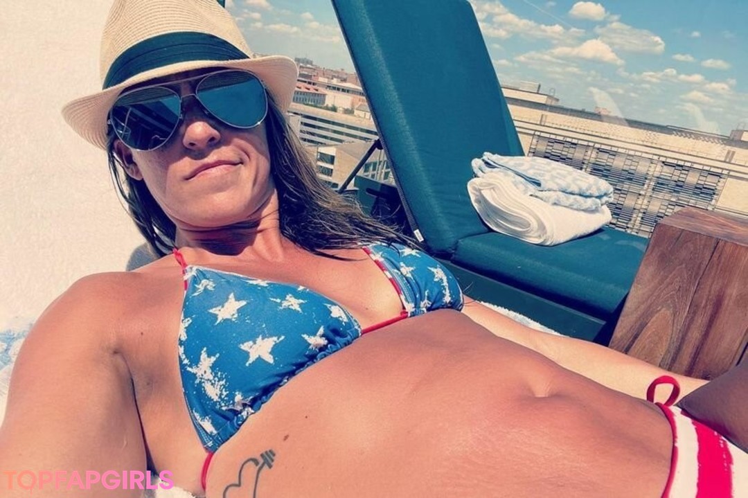 BikiniSquats pornstar exclusive gallery