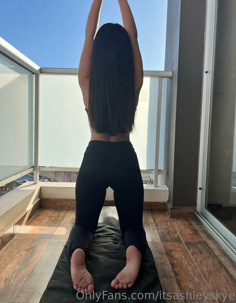 itsashleyskye top model pics