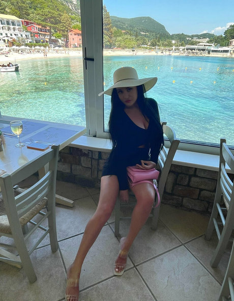 tall milf onlyfans top archive