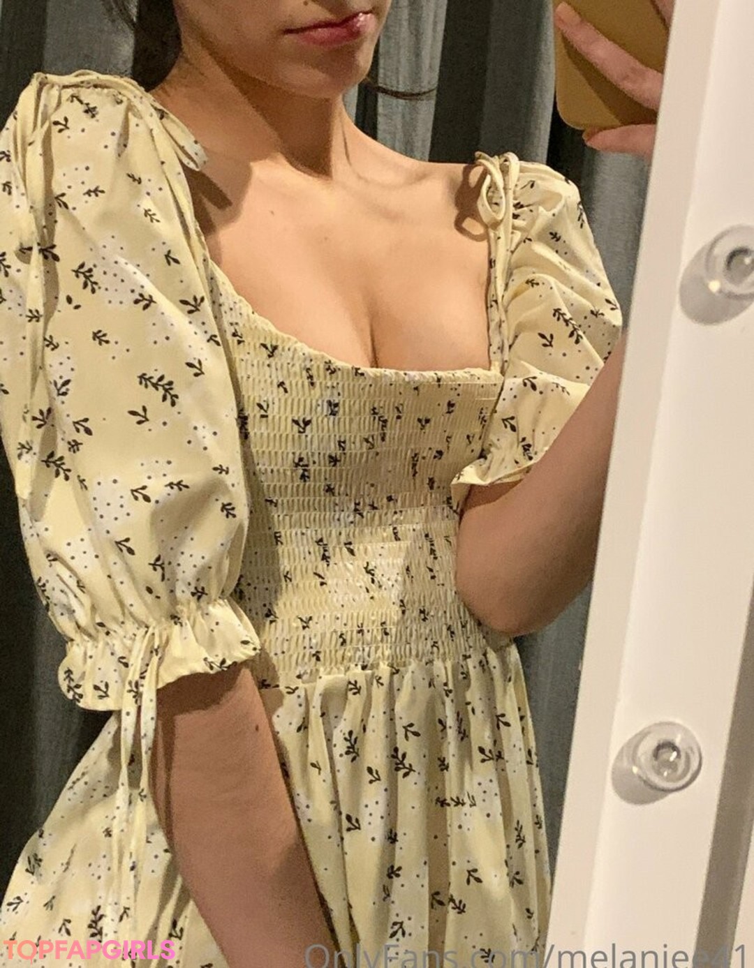 melaniee41 model naked img