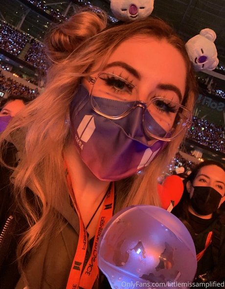 crybbyrain naked model img