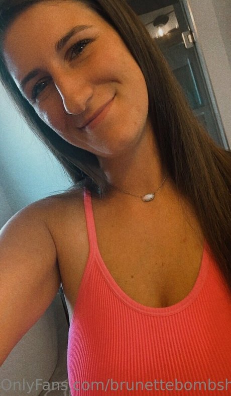 brunettebombshell13 high quality model image