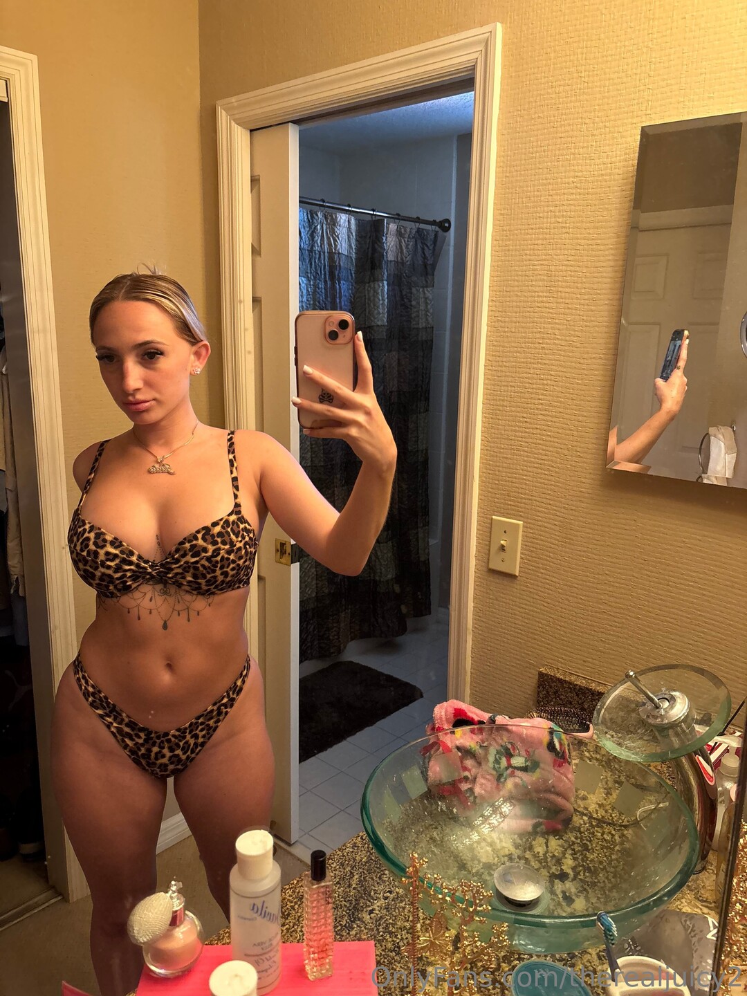 therealjuicy2 pornographic star image