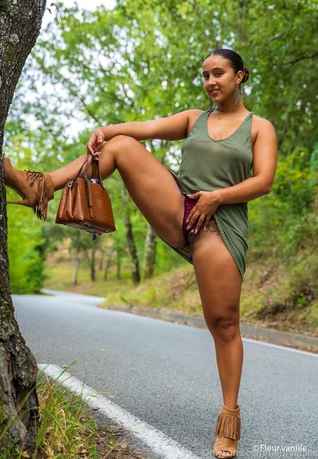 Fleur Vanille model beautiful photo