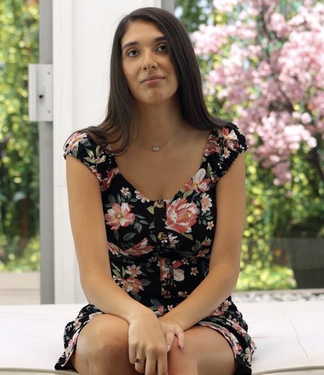 Aria Sloane sexy model img