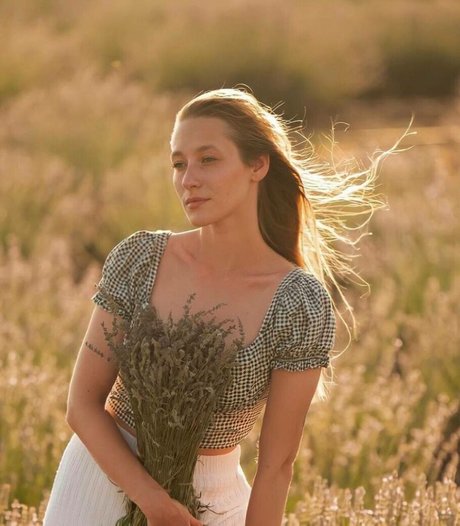 Dina Lewd model nude pics