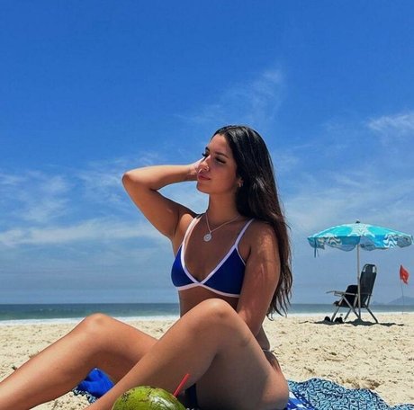 bcarolynaa naked model photo