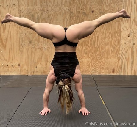 musclegirl31 model naked photo