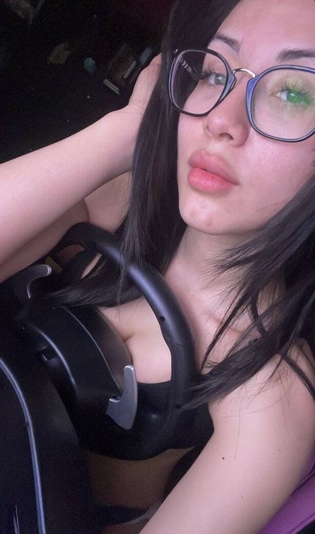 Arabella Kat Posting star sexy pictures