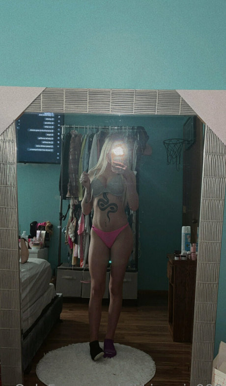 nikkimarie999 top profile image