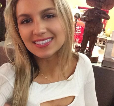 Krystal Gable model pornographic pic