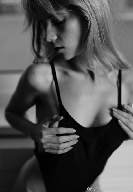 di sedova art model gallery