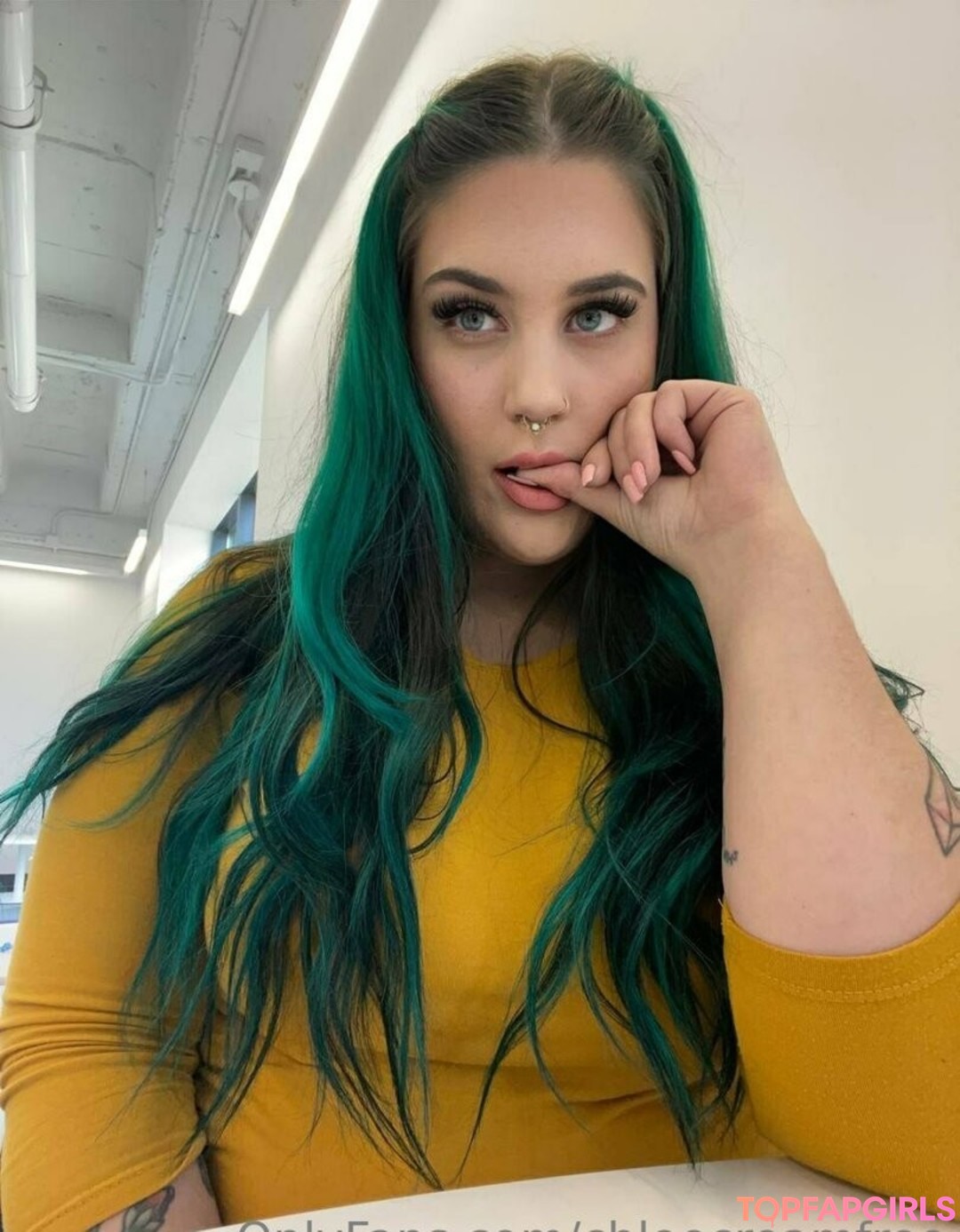 chloecreamfree model porn galleries