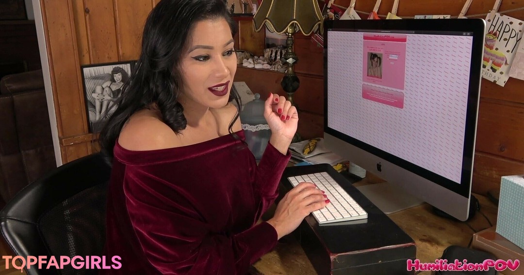 Enchantress Sahrye nude pornstar image