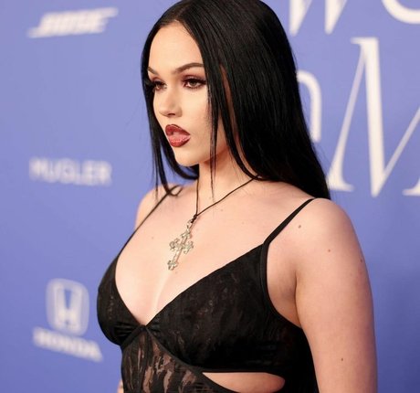 Maggie Lindemann perfect star galleries