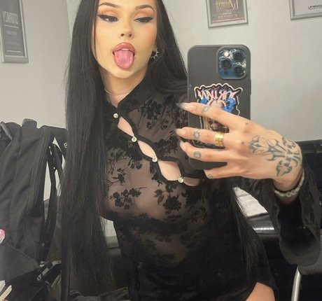 Maggie Lindemann hd pornstar photos