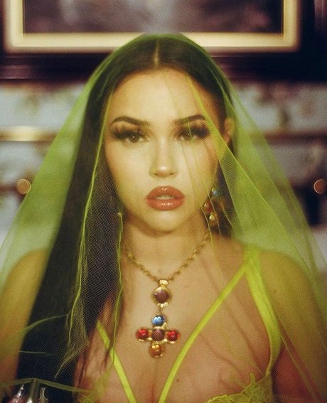 Maggie Lindemann model porn pic