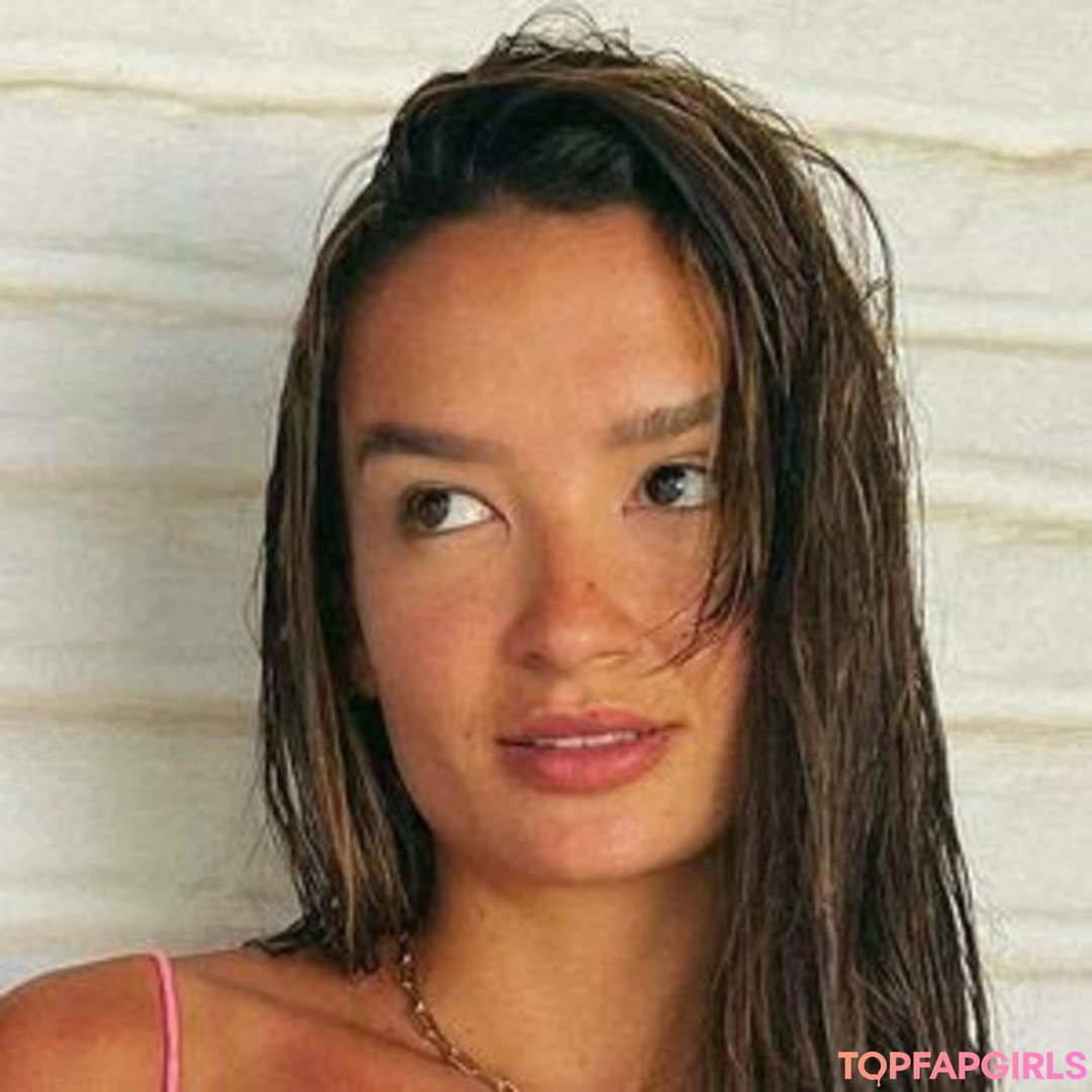 Mari Araripe model top photos