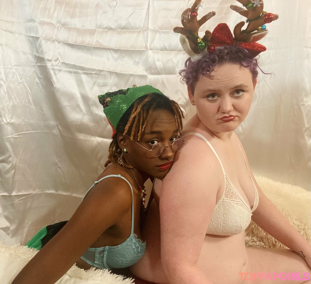 hunnybeesarecool naked model pics