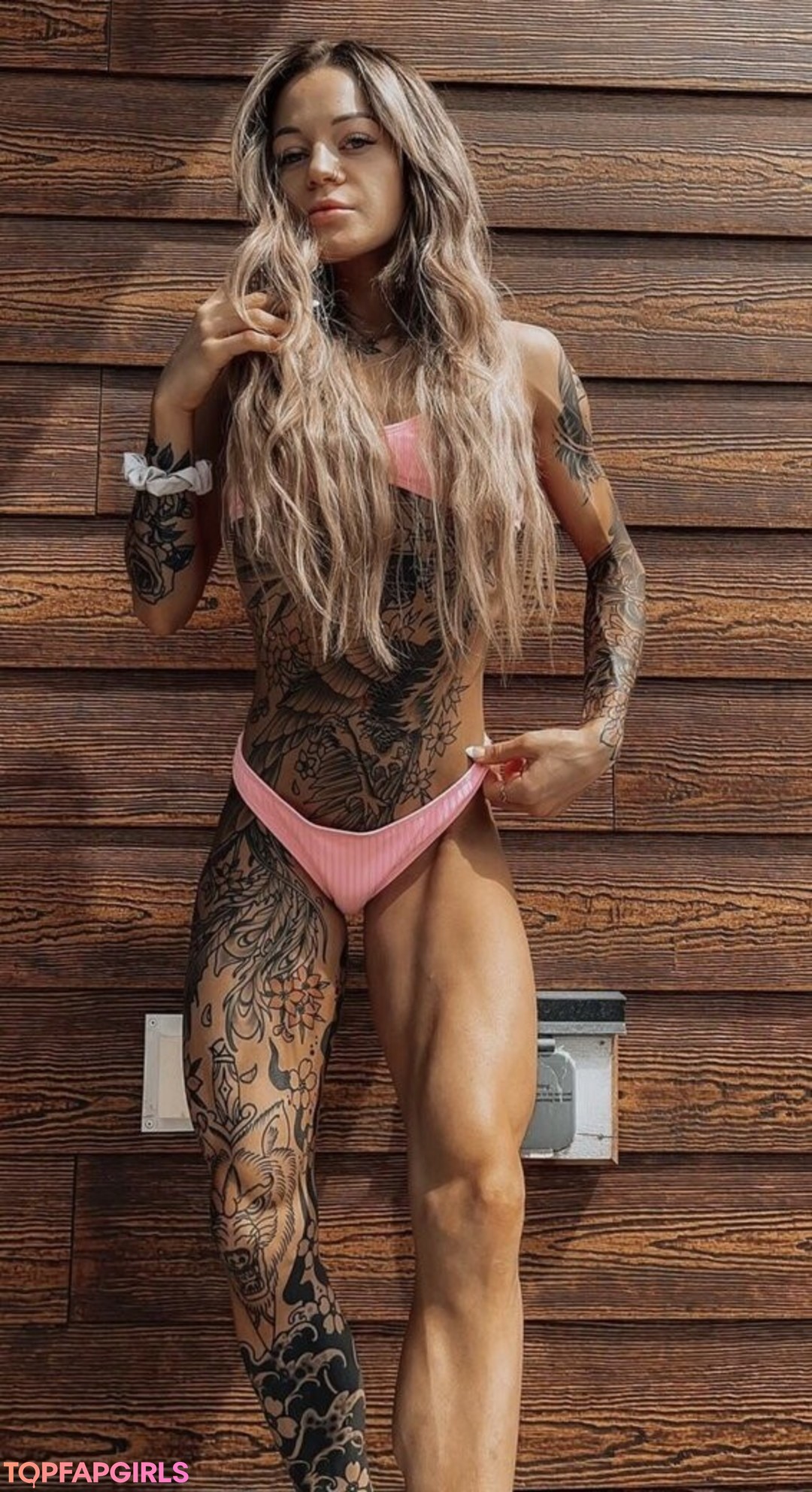 Athena Barnes star top photo