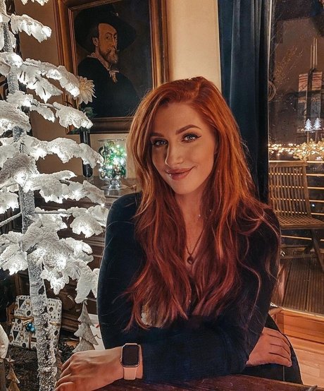 Lara Loft hot pornstar photos