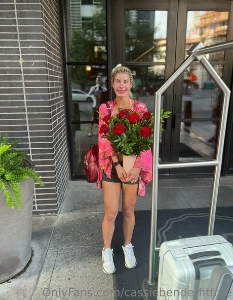 cassiebenderfitfree star hot img