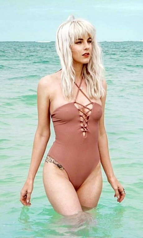 Heidi Mae pornographic actress gallery