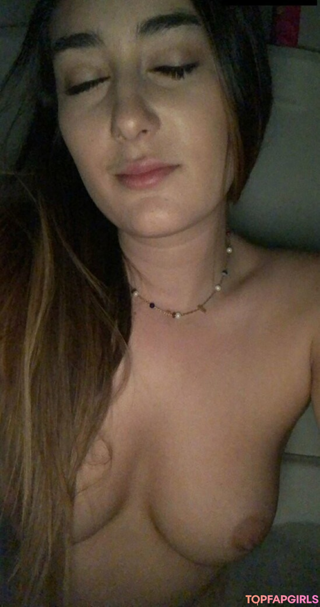 Leila Saltzman model top image
