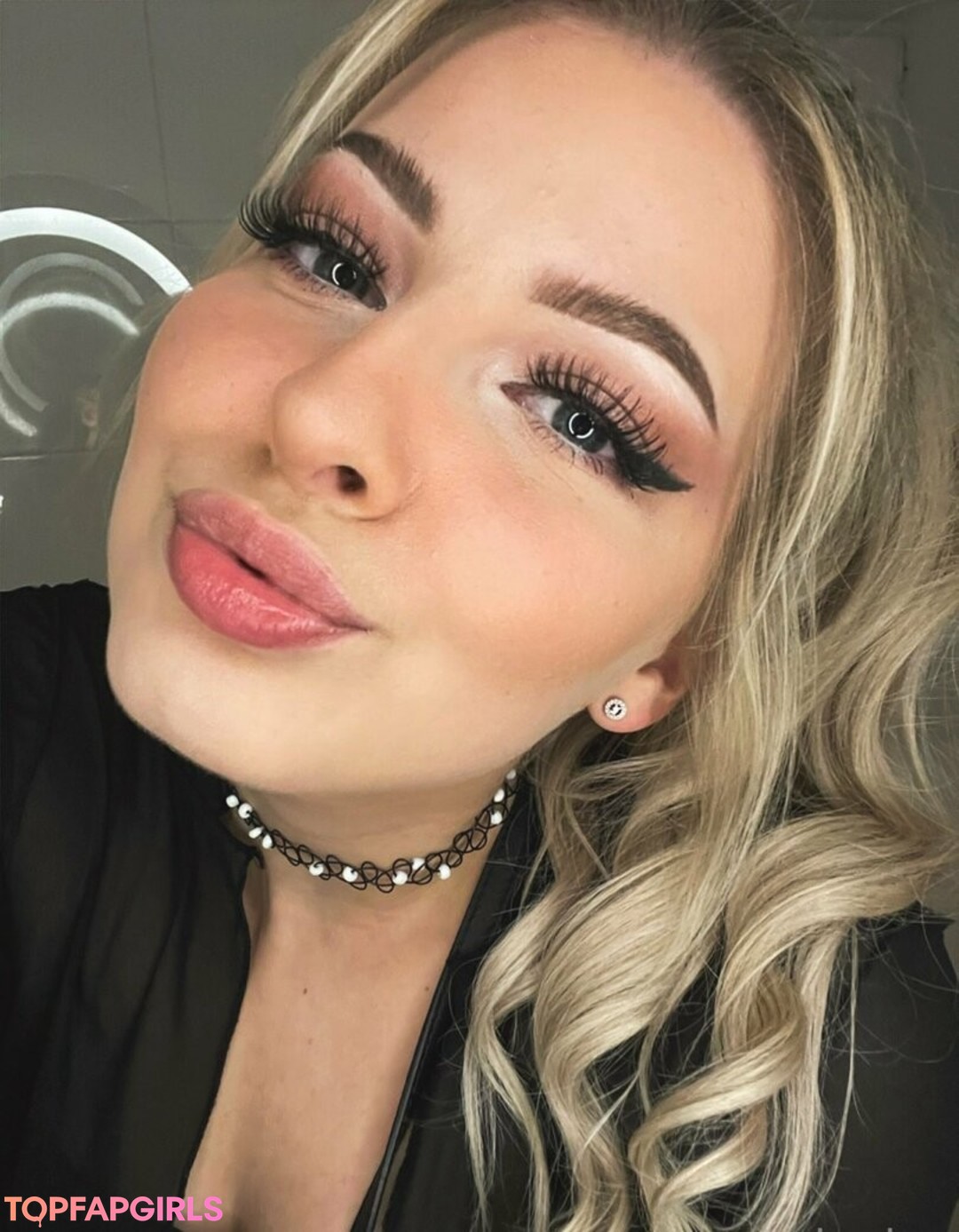 blonde college onlyfans exclusive img