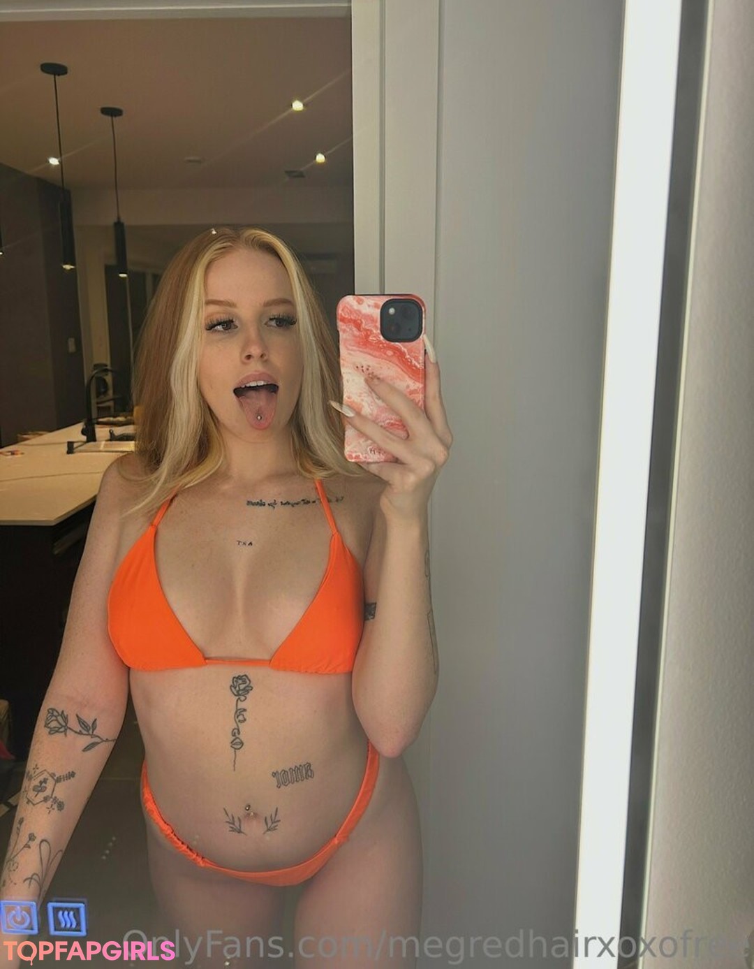megredhairxoxo tease pornographic model pics