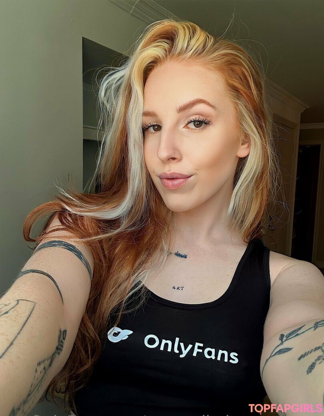 megredhairxoxo tease actress photo