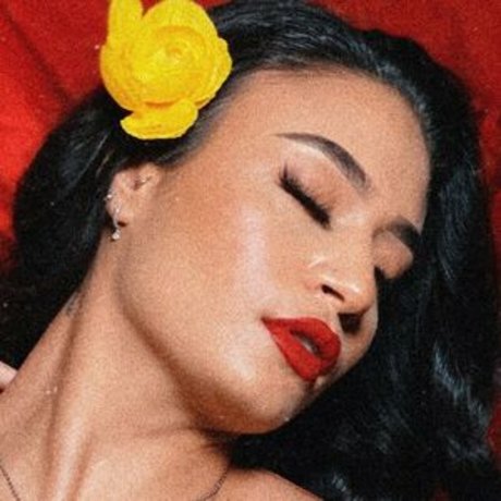 Rudemouthh beautiful model image