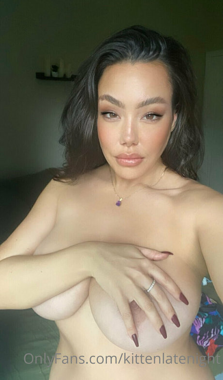 Kitten Latenight porn model picture