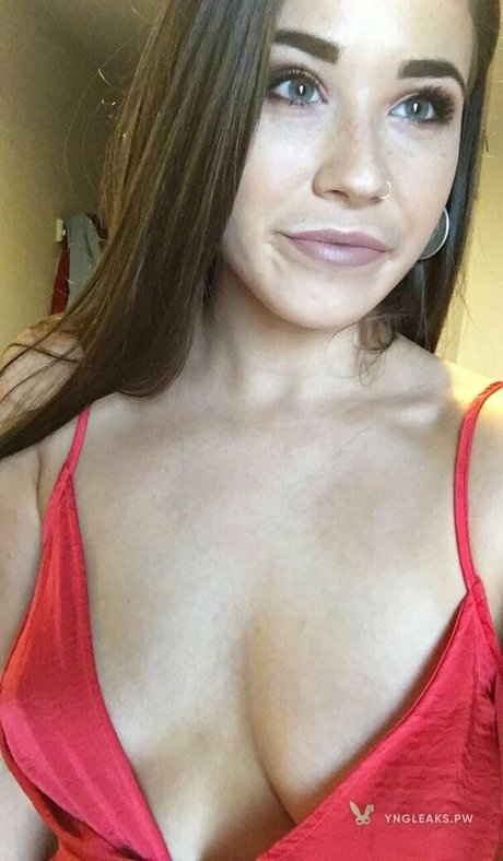 Isla Lockhart star beautiful photo