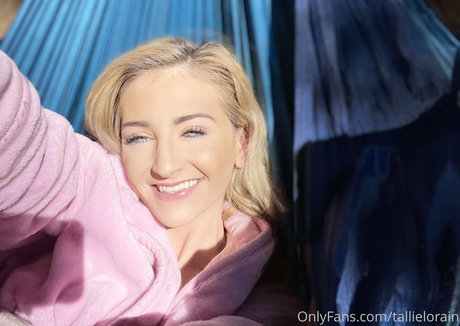 blonde secretary onlyfans naked pictures