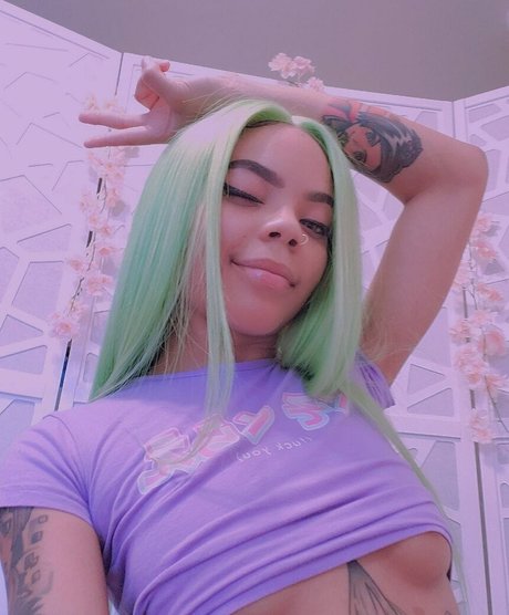 Cateyesenpaii erotic model img