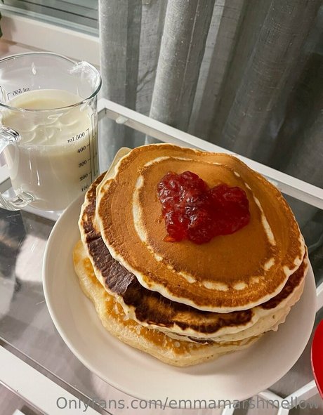 emmamarshmellow model naked pictures