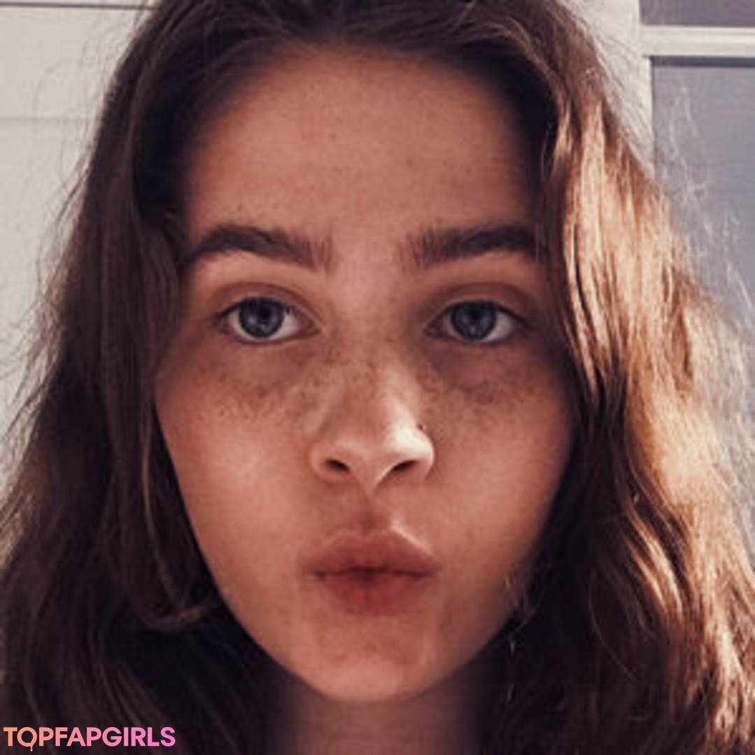 Clairo star sexy img