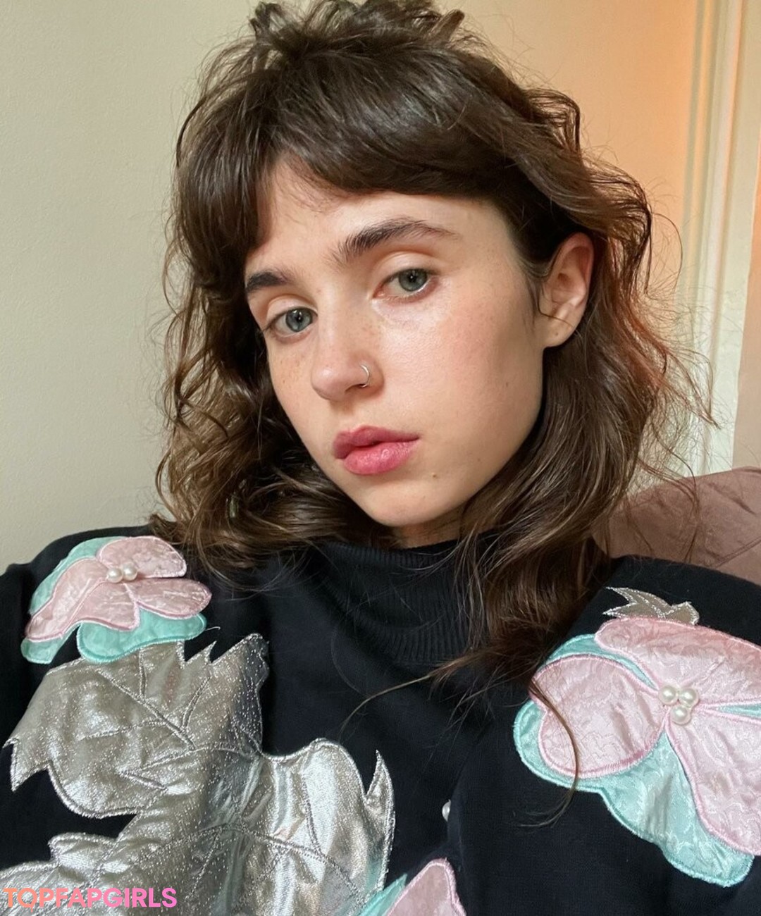 Clairo star top images