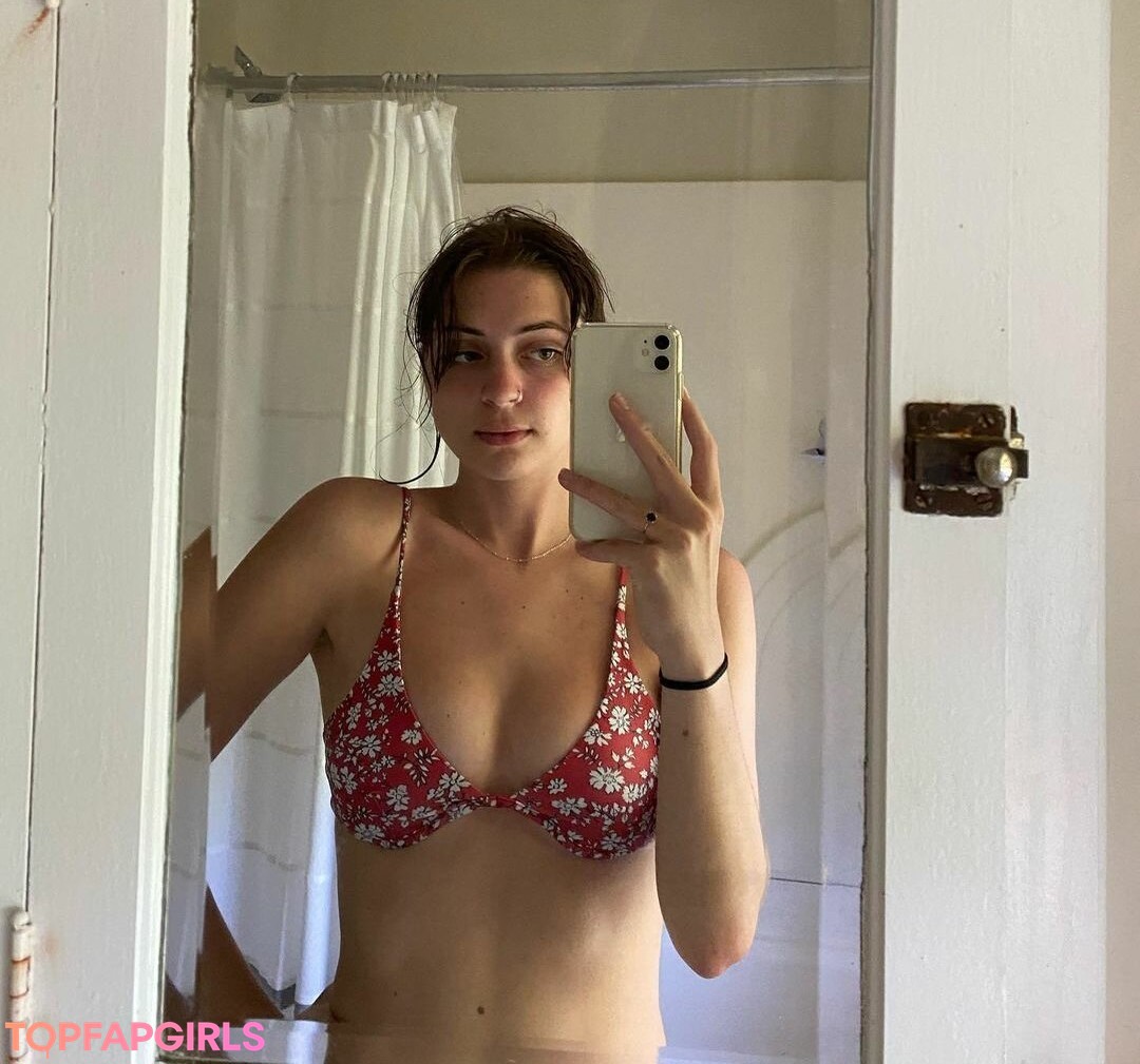 Lizzy McAlpine nice pornstar photos