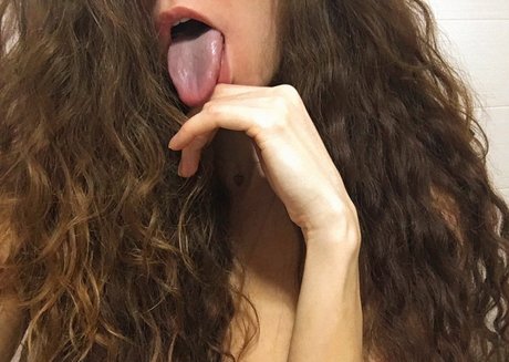 pretty evelyn model adult photos