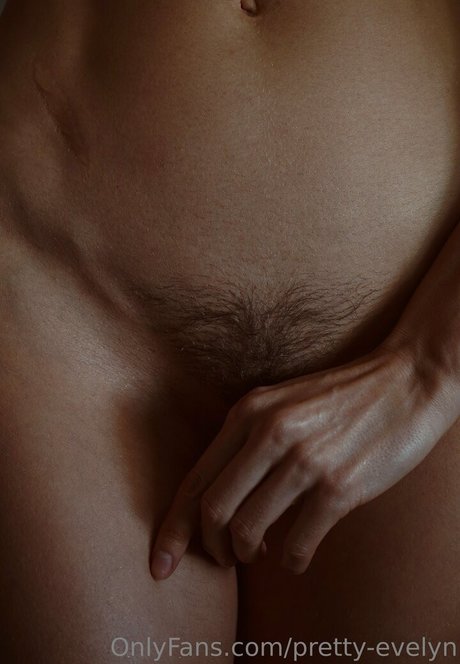 pretty evelyn exclusive model photos