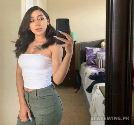 Mariah Castellanos model erotic pic